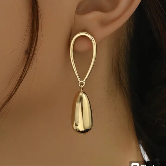 🍁 SALE 🧡 Nwt Glamorous Golden Waterdrop Dangle Earring - Picture 2 of 3